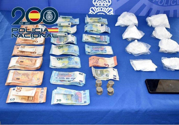 La Policía presencia la entrega de un paquete con 720 gramos de cocaína de un coche a una furgoneta